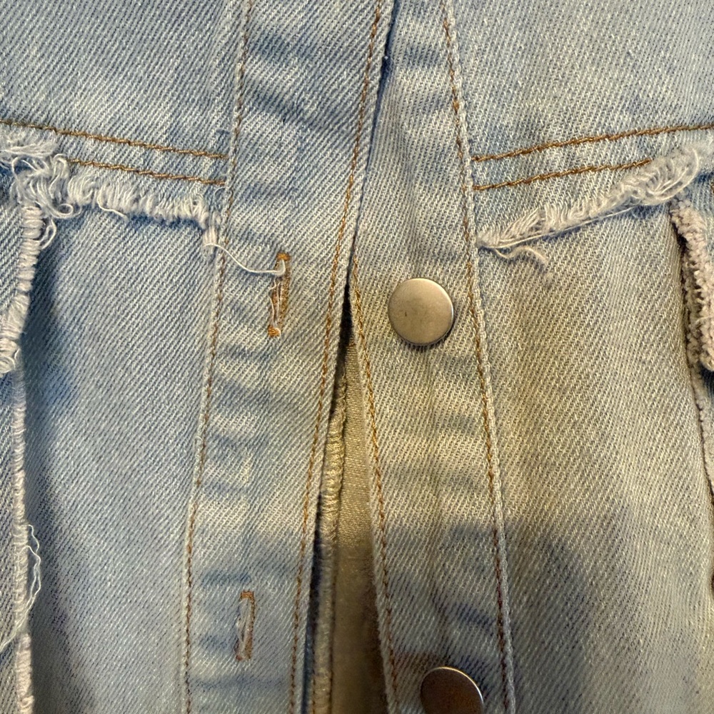 Light Wash Denim Button-Front Shirt Jacket - Light Blue Large POL - Picture 7 of 9